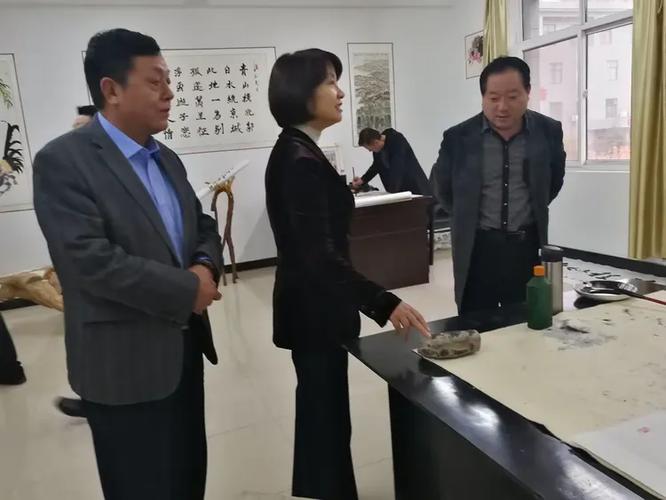 翰墨飘香润乡土 丹青溢彩绘振兴——铜川市文化艺术沙龙携手王益区美术家协会开展送文化下乡书画交流活动